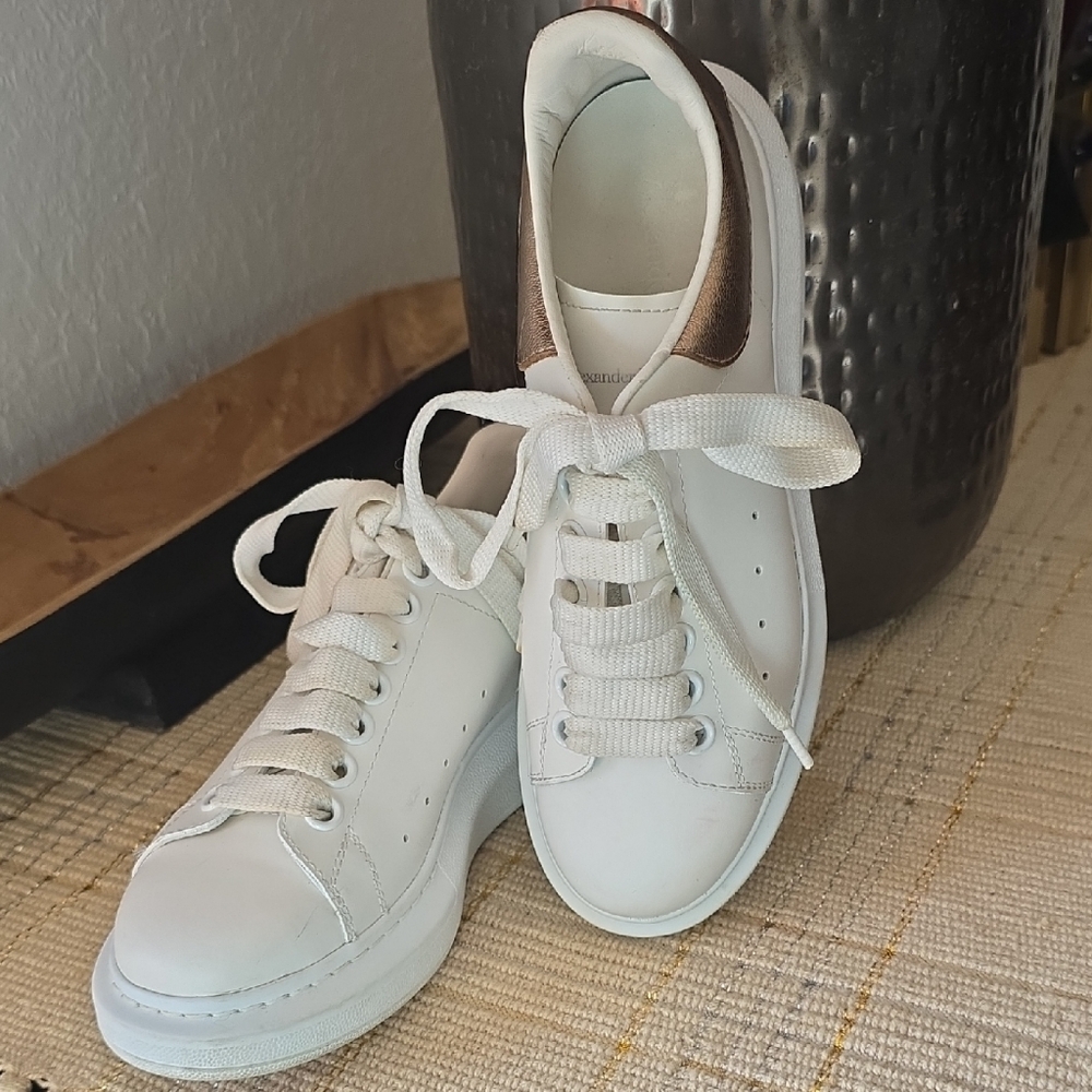 ALEXANDER MCQUEEN White Leather Women's Sneakers with Goldish Bronze Heel Accent